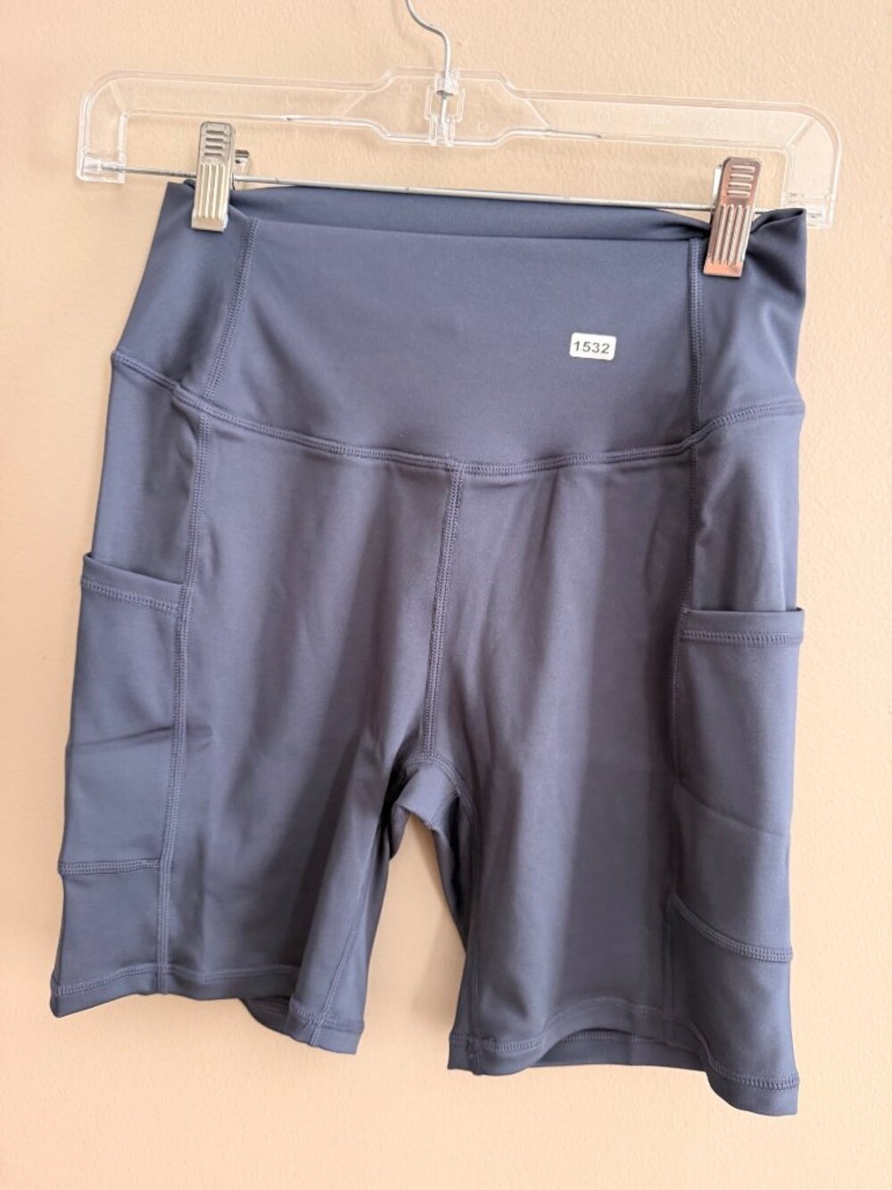Halara M High-Rise Gray Biker Shorts With Side Pockets - M